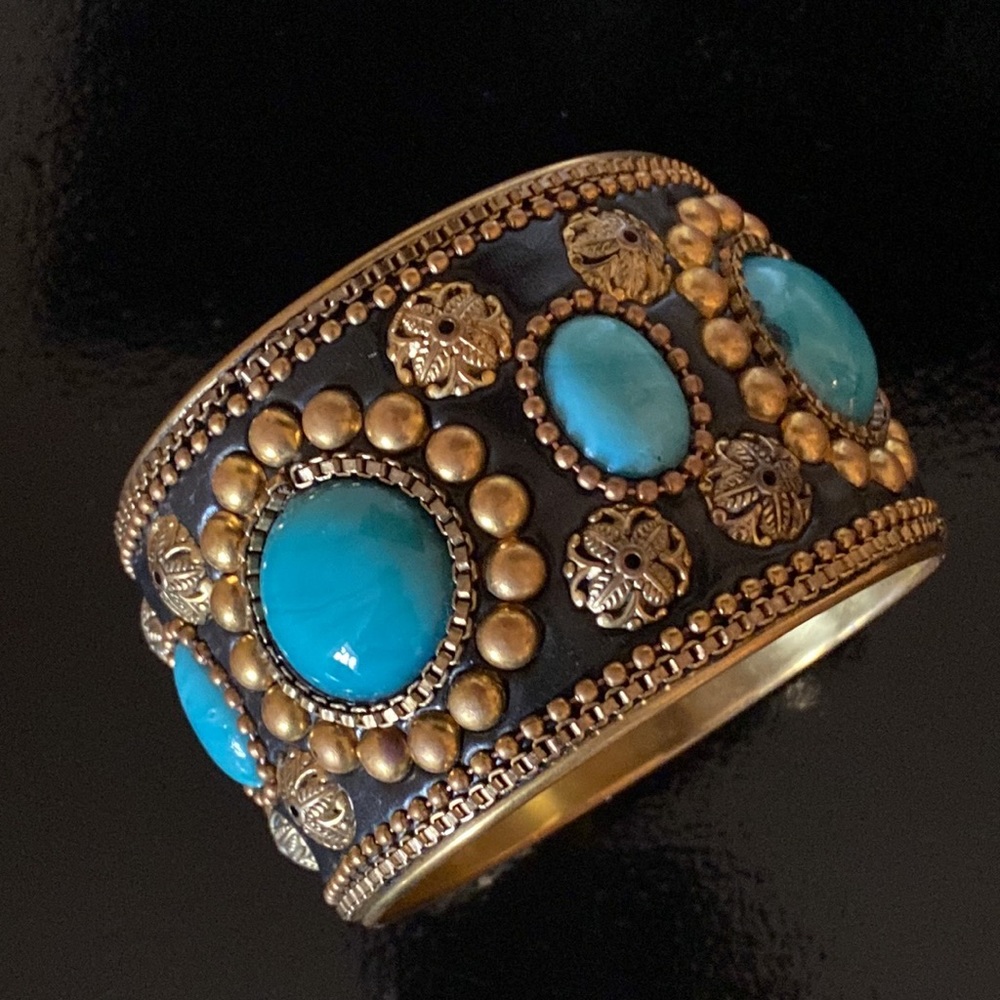 Vintage Faux Turquoise Bold Bangle Bracelet - Picture 11 of 14